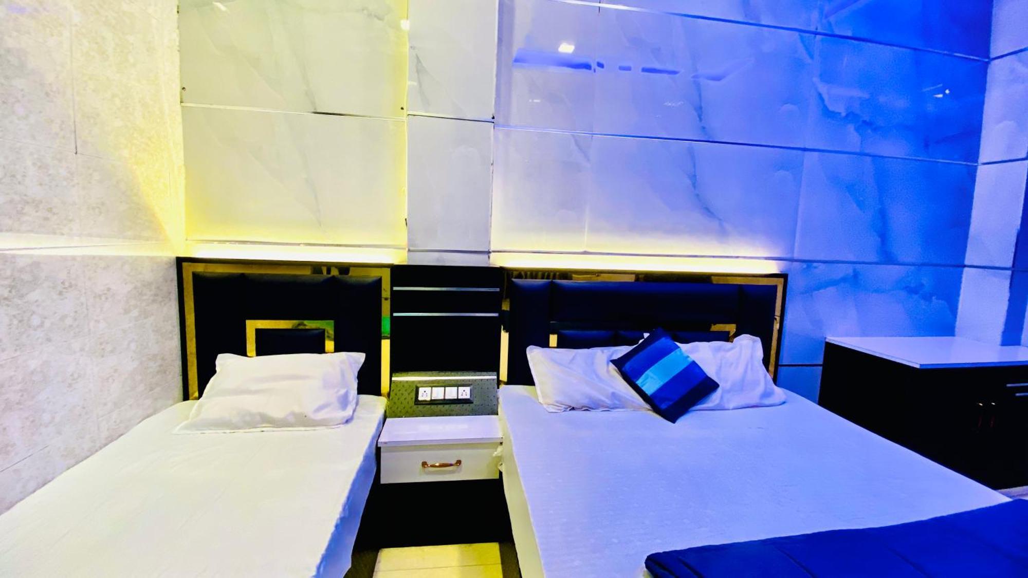 Hotel Mark Ujjain Extérieur photo