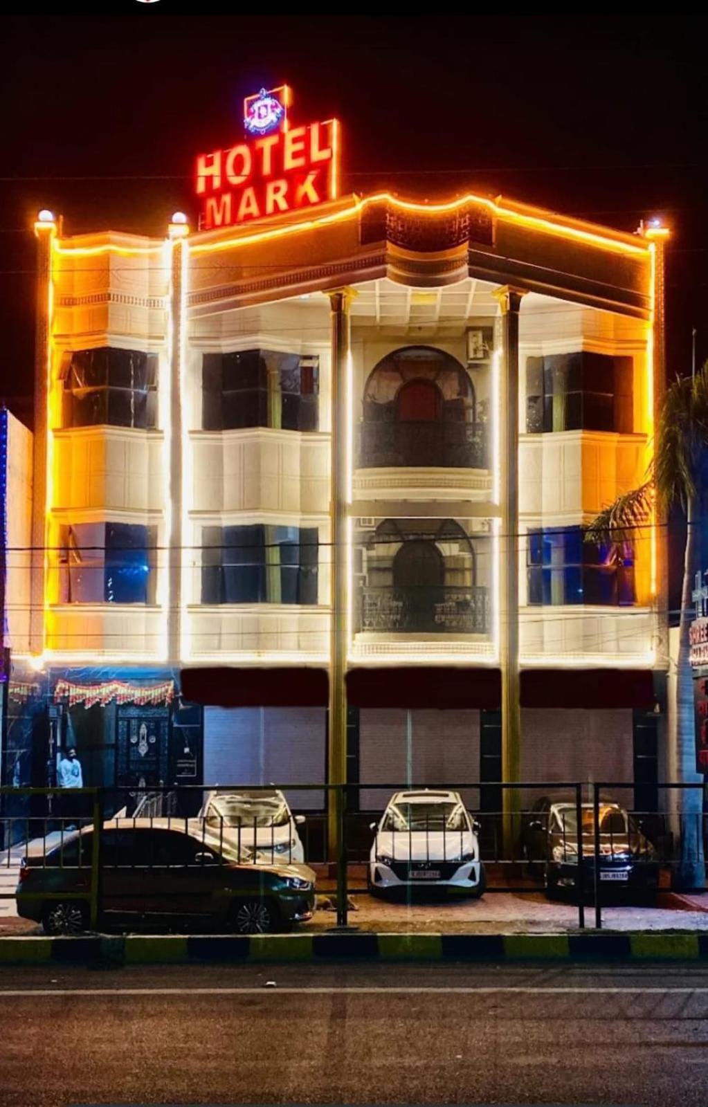 Hotel Mark Ujjain Extérieur photo